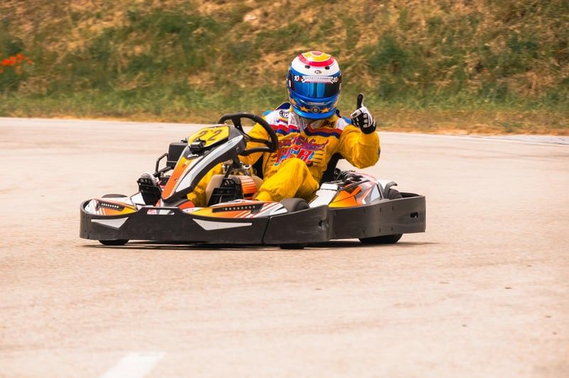 Guide d’achat d’un casque de karting 2026 : normes et confort essentiels