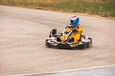 Boostez vos performances en 2026 : techniques de conduite en karting incontournables